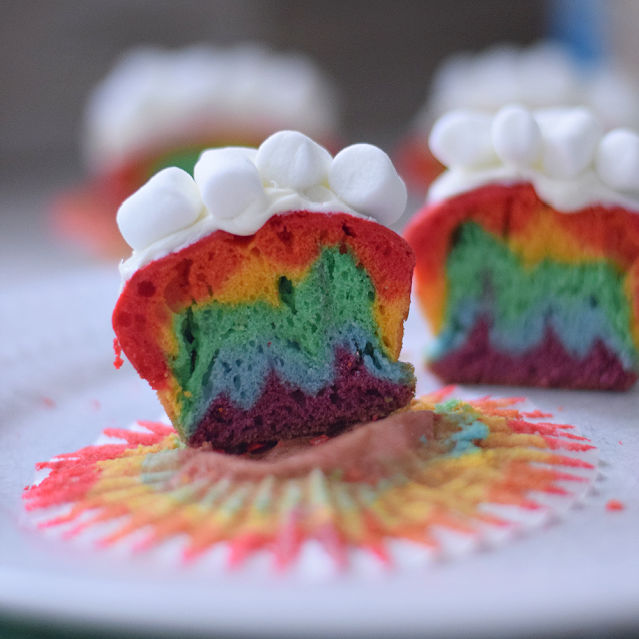 How to Make Rainbow Cupcakes