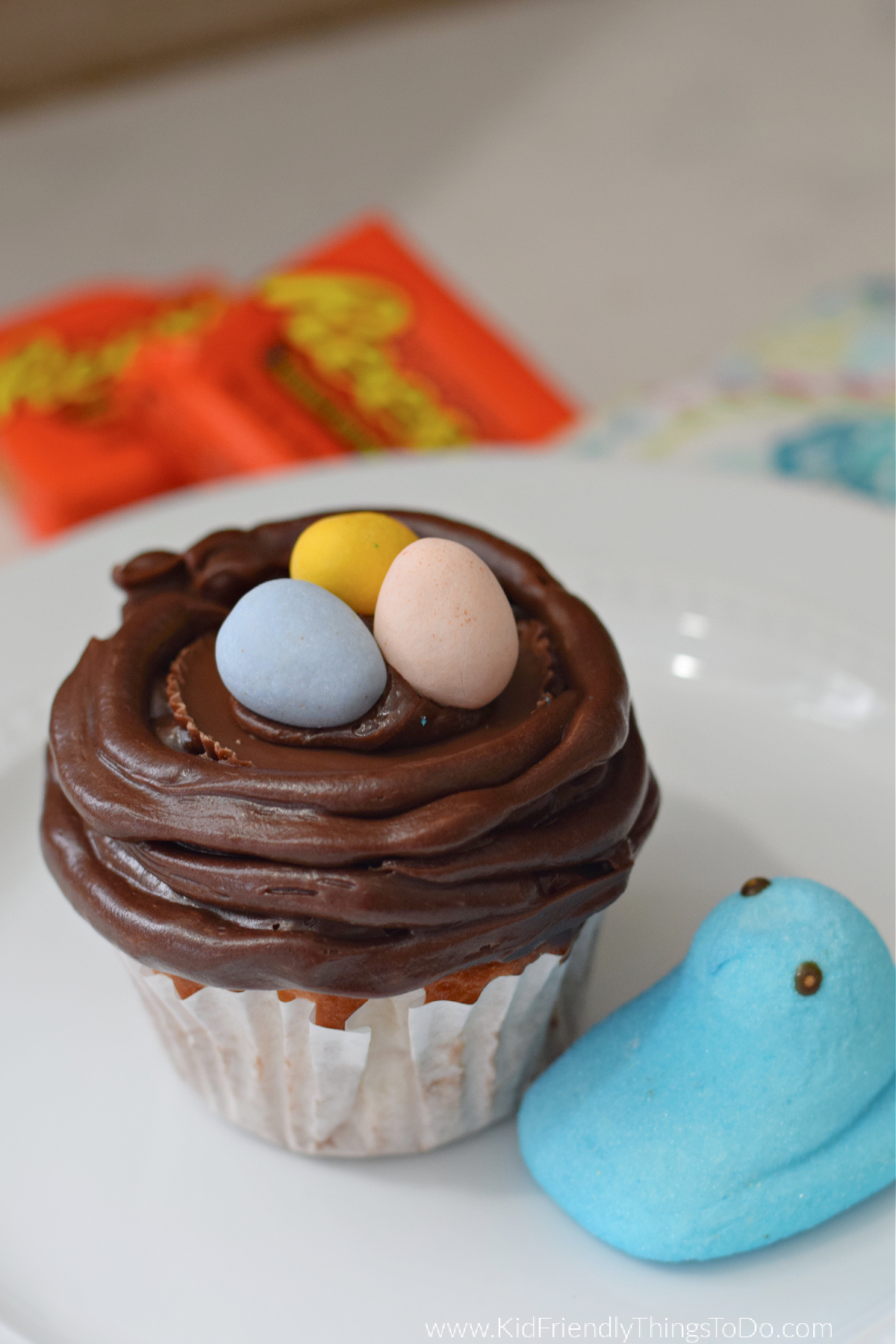 Bird Nest Easter cupcake 