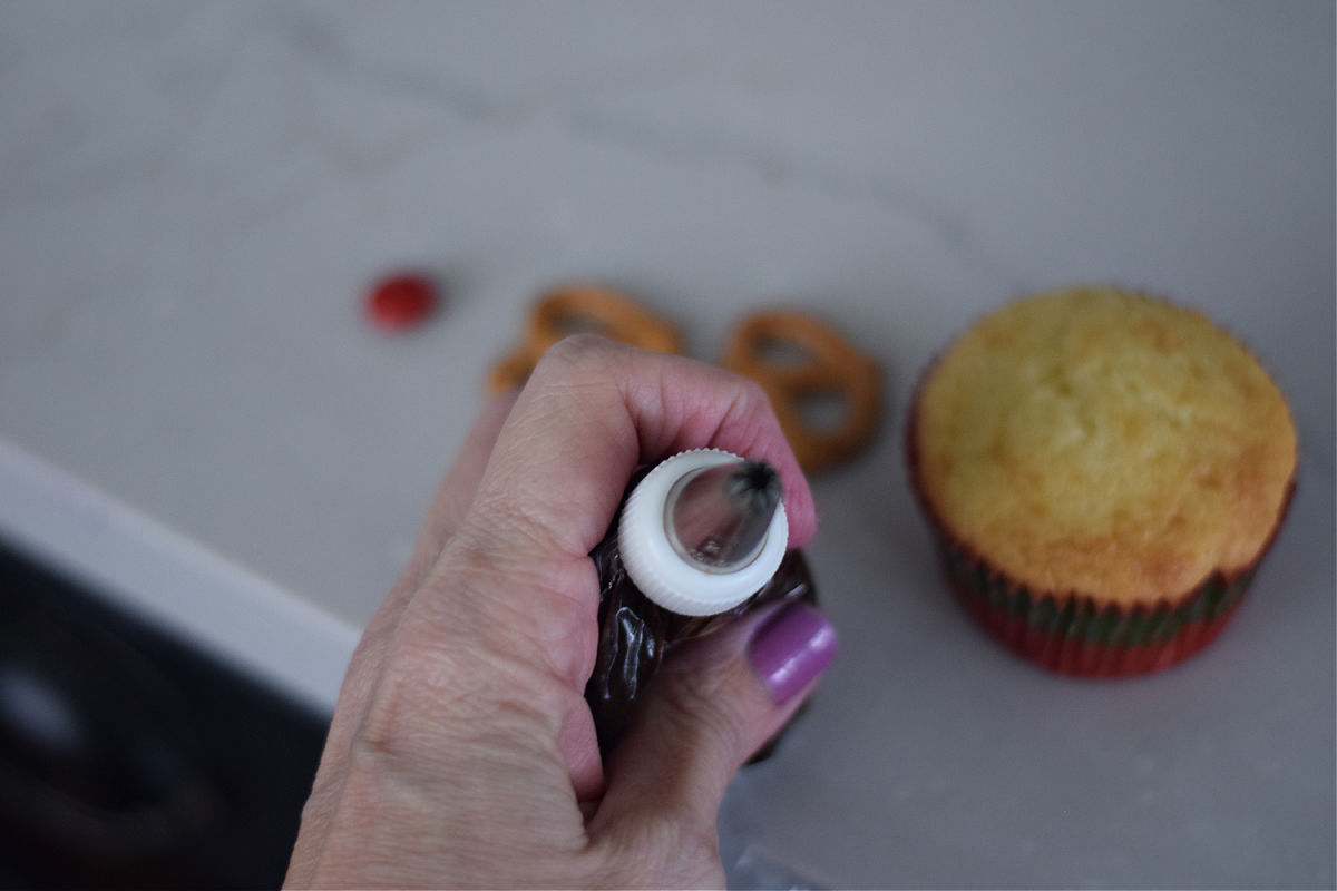 making Reindeer cupcakes 