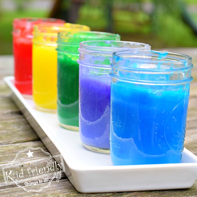 Easy DIY Homemade Finger Paints for kids to have fun with. Perfect craft recipe for summer fun, boredom buster, winter craft, or anytime at all! www.kidfriendlythingstodo.com