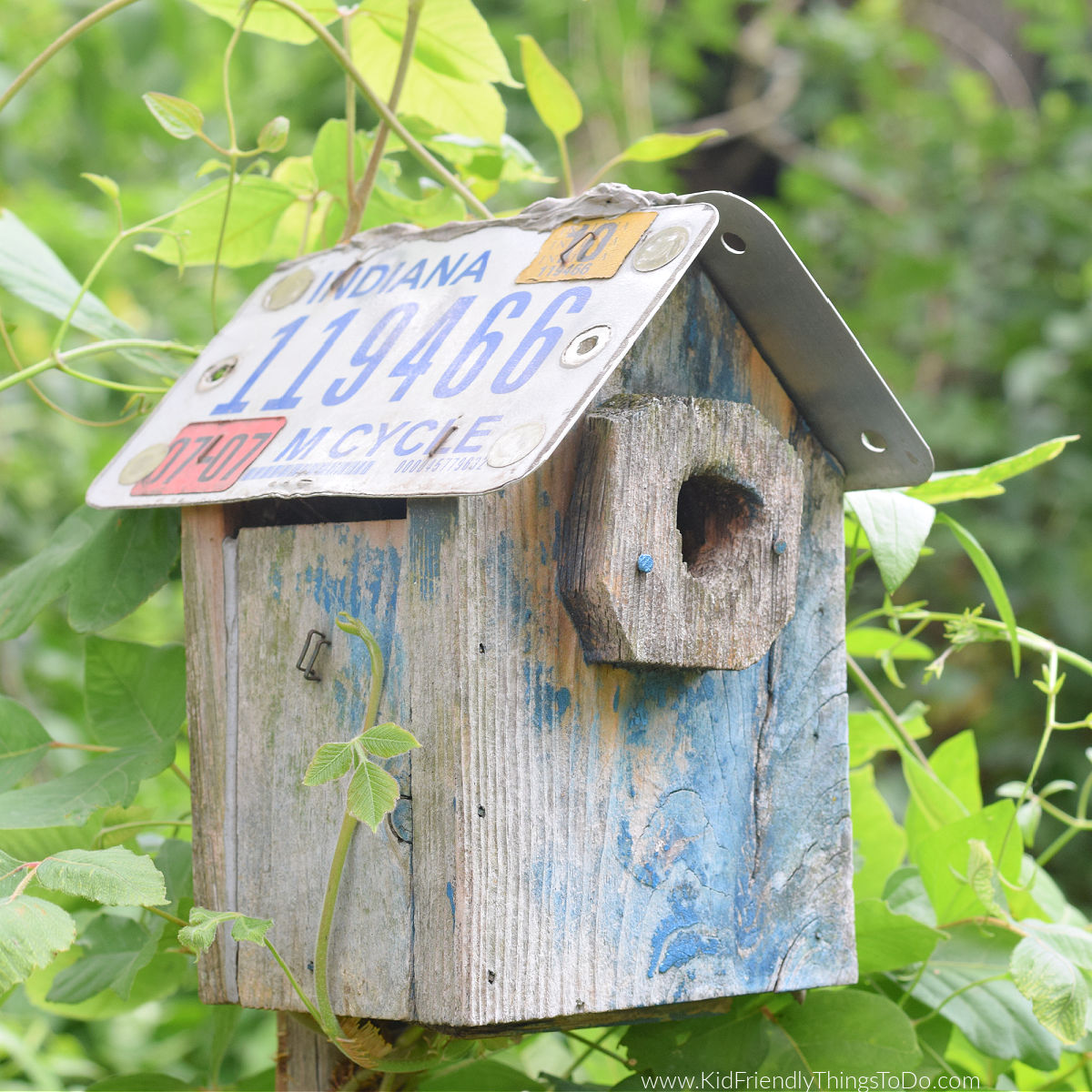 license plate roof birdhouses