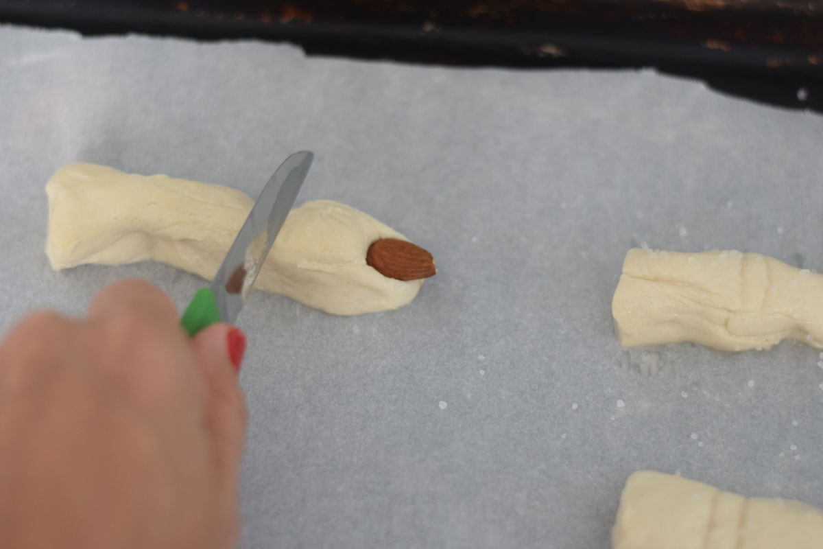 making witch pretzel fingers 