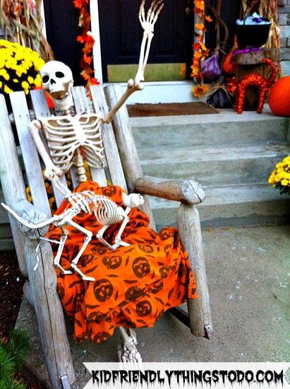 Funny Skeleton Display For Halloween