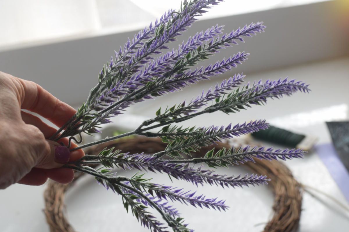 making a lavender wreath