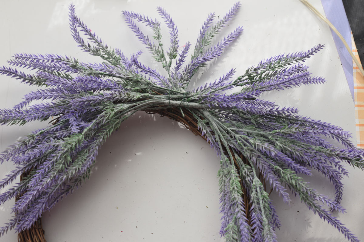 making a lavender wreath