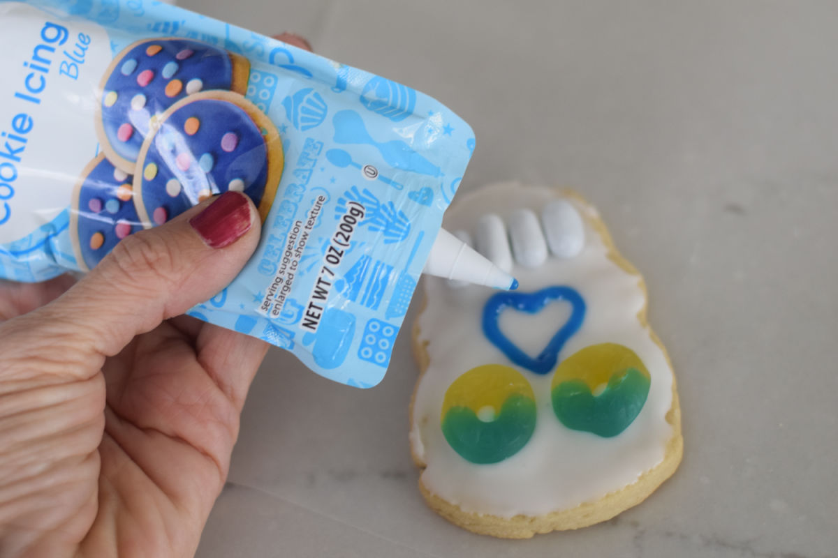 decorating day of the dead cookies