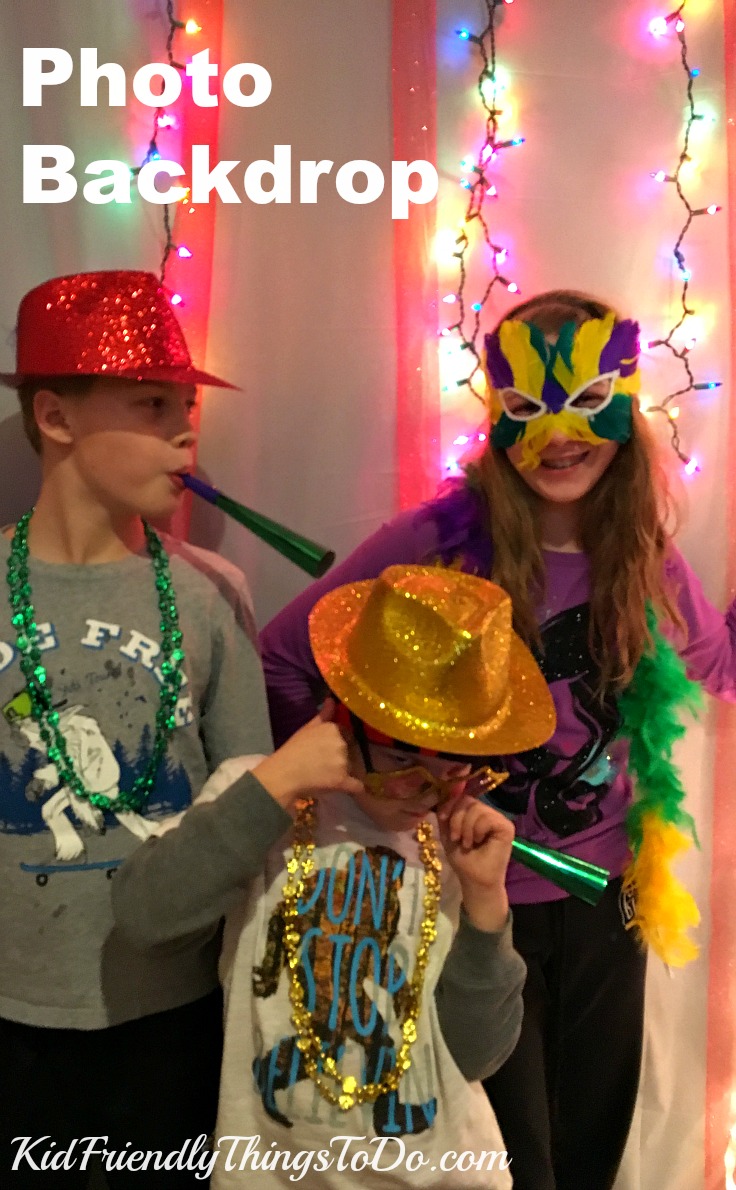 DIY Party Photo Backdrop for New Years, Christmas or anytime! Get supplies at the Dollar Tree! - KidFriendlyThingsToDo.com