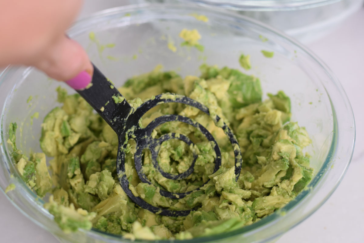 making guacamole 