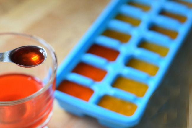 making rainbow ice cubes 