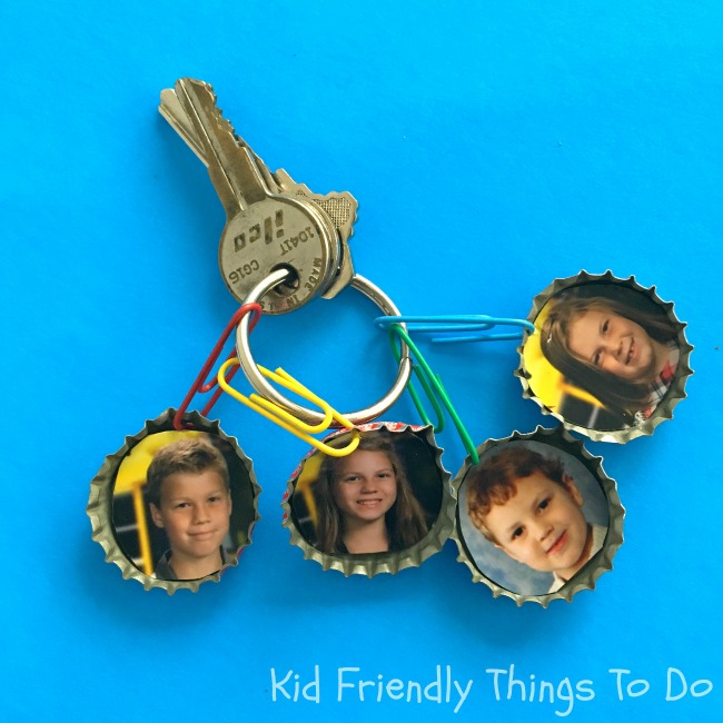 DIY Keepsake Photo Key Chain Craft - So sweet and Perfect for a gift on Mother's Day or Father's Day. Also a great grandparent Christmas or birthday gift! KidFriendlyThingsToDo.com