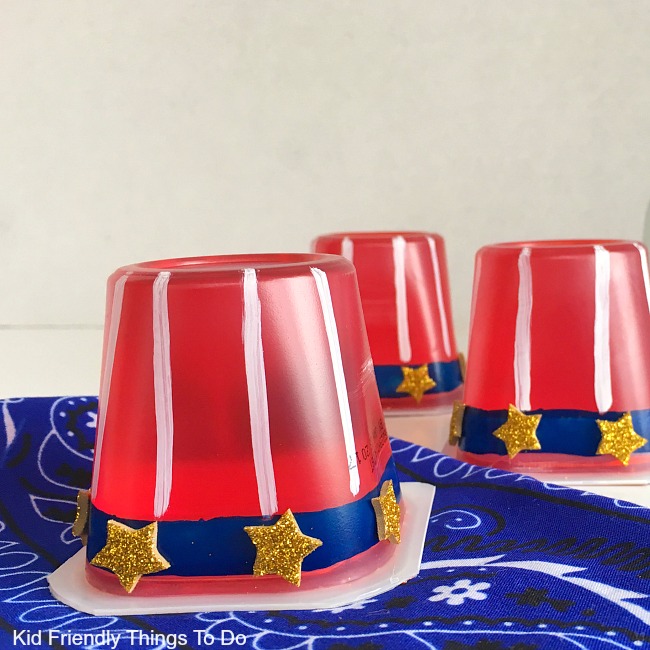 Uncle Sam Hat Jello Snacks. Easy to make and the perfect summer treat for picnics, parties, Memorial Day, Fourth of July and Labor Day fun! KidFriendlyThingsToDo.com