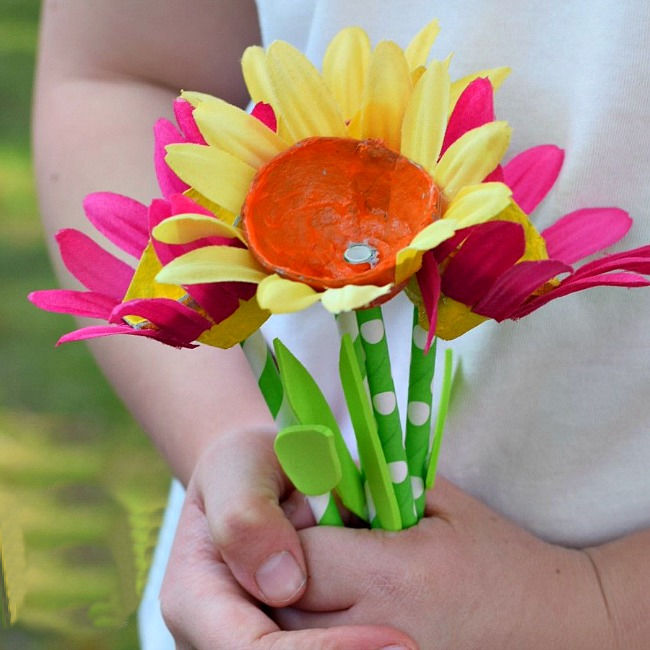 Egg Carton & Paper Straw Flower Craft