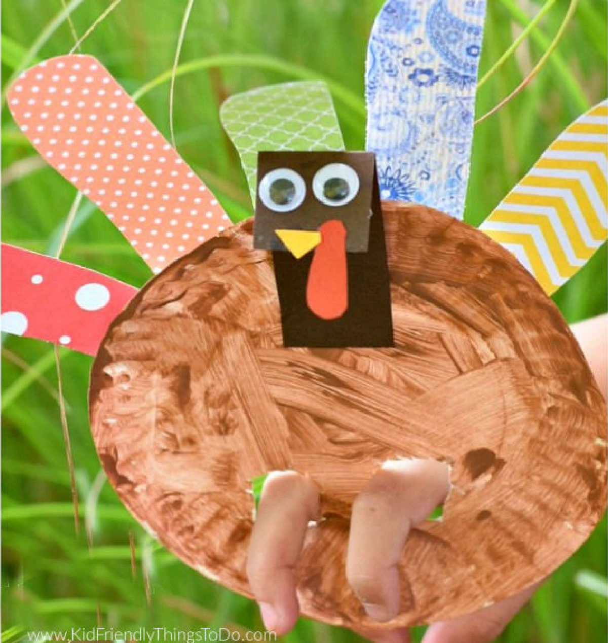 turkey paper plate craft for Thanksgiving