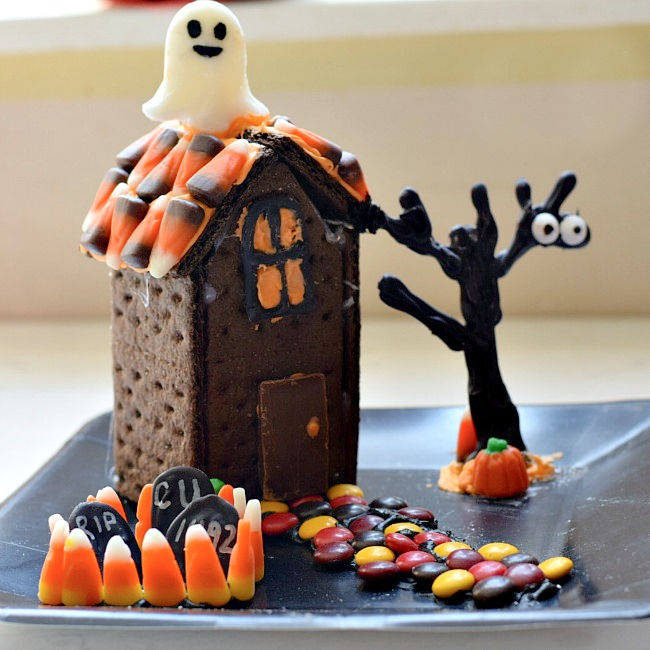 Halloween Graham Cracker House