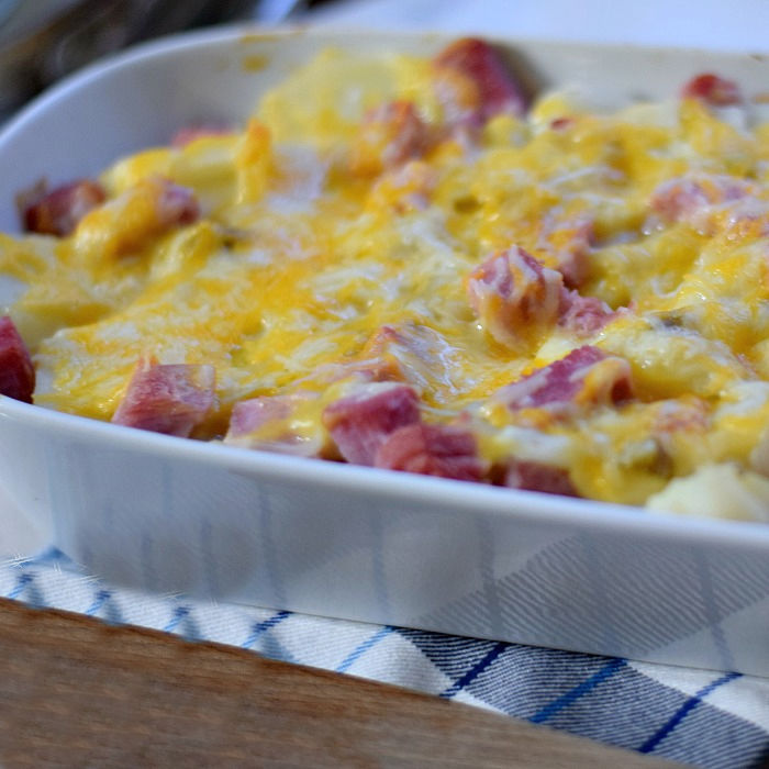 Delicious Cheesy Scalloped Potatoes with Ham