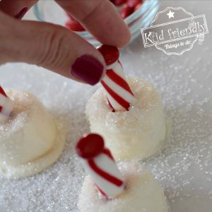 How to make a North Pole Marshmallow Pop