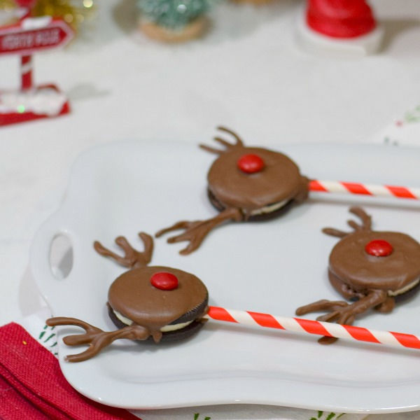 Making Rudolph Oreo Pops