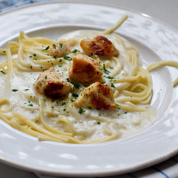 Chicken with White Sauce and Pasta