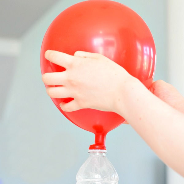 baking soda and vinegar balloon experiment