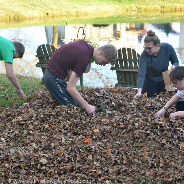 leaf pile hunt a fall and Thanksgiving game