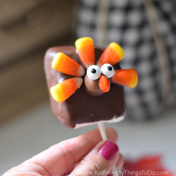 turkey marshmallow pops for Thanksgiving