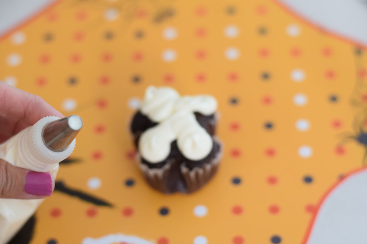 making ghost cupcakes 