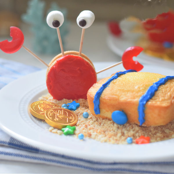 crab cookie and treasure chest cake