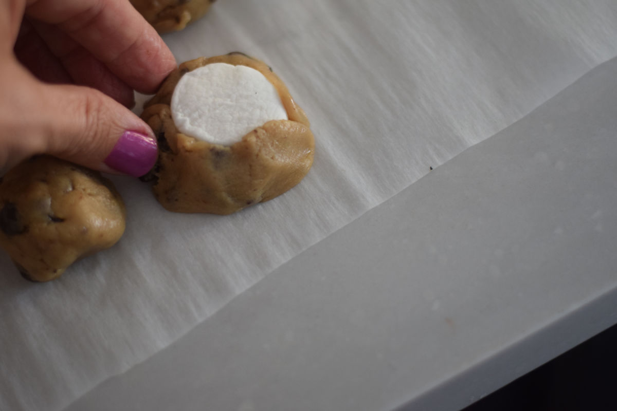 making eyeball cookies 