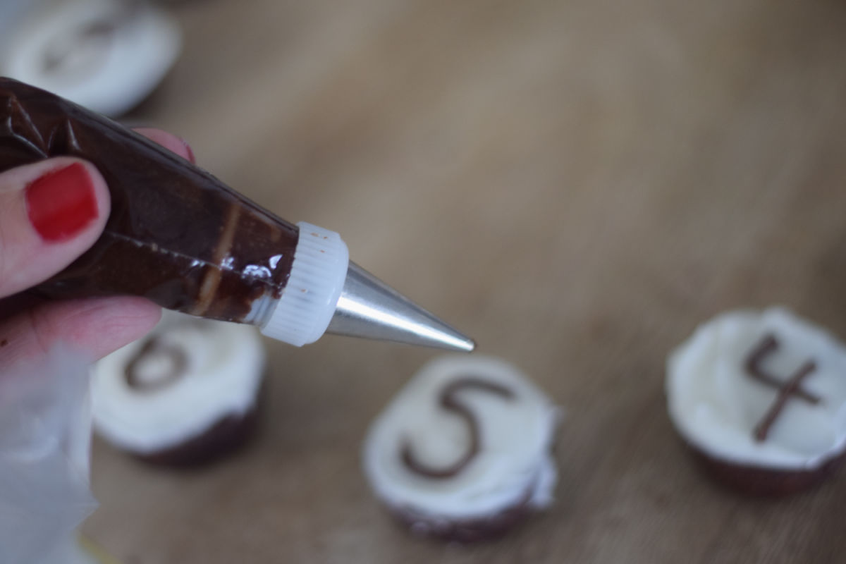 making brownie bites clock